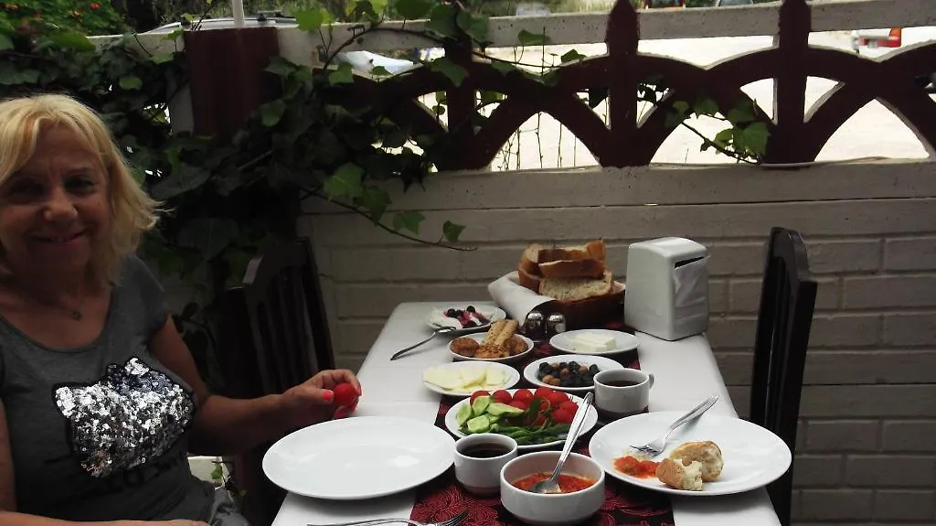אנטליה Queen Ra Hotel